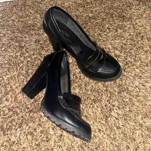 Really good shoes! Comfy but I don’t wear them often!